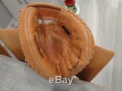1985 Gary Carter New York METS GAME USED GLOVE SIGNED