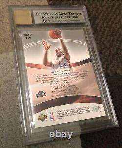 2004-05 SP Game Used Significance LeBron James Signed On Card AUTO /100