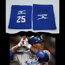 2009 Andruw Jones Signed Game Used Mizuno MLB Dodgers Armbands Autographed