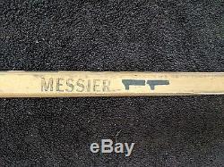 88 Edmonton Oilers Stanley Cup Team Signed Mark Messier Game Used Stick GRETZKY