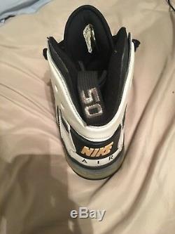 David Robinson Game Used Worn Sneaker autographed signed Spurs