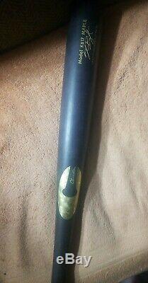 Kris bryant autographed Real GAME USED MLB BAT! OFFICIAL MODEL KB17 MAPLE