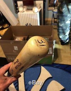 Mike Piazza Autographed Game Used Cracked Mizzuno Bat WithCOA. Mets Hall Of Famer