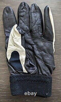 Sammy Sosa Signed Game Used Batting Glove