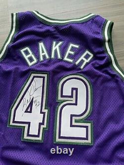 Vin Baker Game Used Worn Jersey Milwaukee Bucks Signed Auto