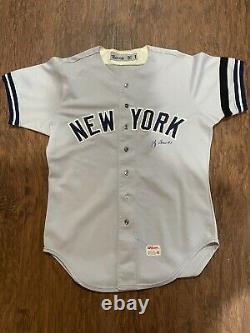 1981 Yogi Berra Jeu Utilisé Signé Yankees Entraîneurs Uniforme