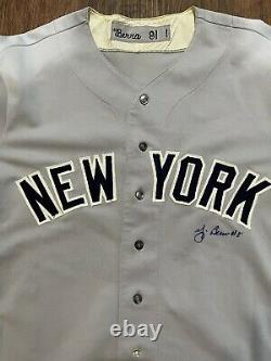 1981 Yogi Berra Jeu Utilisé Signé Yankees Entraîneurs Uniforme