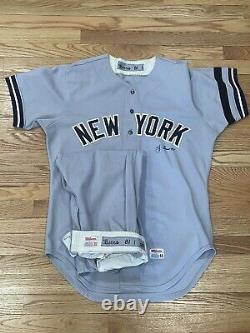 1981 Yogi Berra Jeu Utilisé Signé Yankees Entraîneurs Uniforme