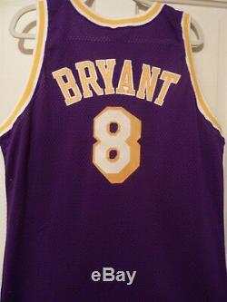 1996-97 Kobe Bryant Jeu Rookie Jersey Usé / Usé Signé Lakers DC / Flanelle Grise