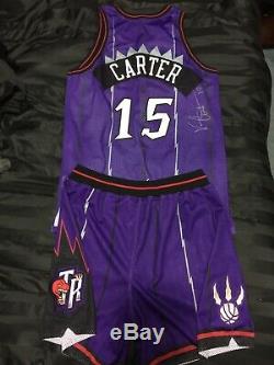 1998-99 Vince Carter Utilise Un Chandail Usé Et Signé Avec Les Shorts Des Raptors De Toronto