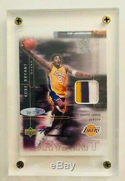 2001 Ud C-card Kobe Bryant Signé Tri Color Jersey Game-utilisé 11/100 Uda Avec Étui