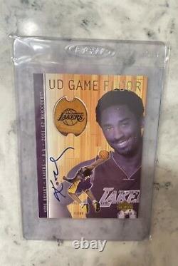 2001 Ud Hardcourt Kobe Bryant Game Floor Sur Carte Auto Lakers Légende