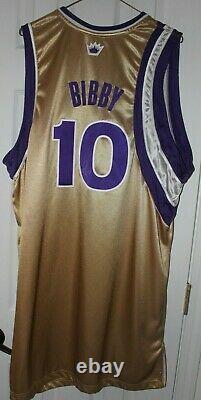 2005-06 Mike Bibby Jeu Utilisé Or Alternate Sacramento Kings Jersey, Autographié