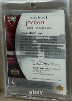 2005-06 Upper Deck Sp Authentic Michael Jordan Bulls Jeu Utilisé Auto /100 Sur Carte