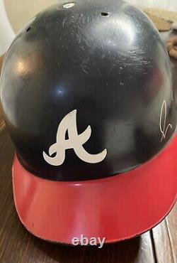 À la recherche du casque utilisé par Greg Maddux des Atlanta Braves signé.