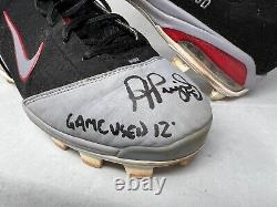 Albert Pujols a signé des crampons utilisés lors du jeu en 2012 avec un hologramme MLB EK192501