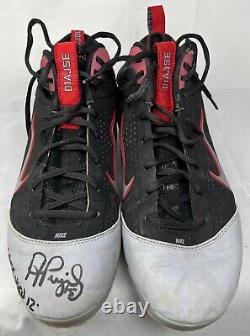 Albert Pujols a signé des crampons utilisés lors du jeu en 2012 avec un hologramme MLB EK192501