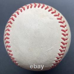 Balle de baseball autographiée utilisée dans le jeu Gaylord Perry #300 signée GU 5/6/1982