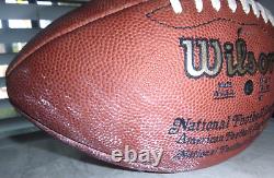 Ballon de football utilisé lors d'un match des Jacksonville Jaguars des années 90 signé par le demi offensif James Stewart