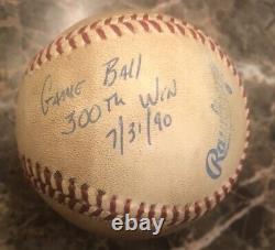 Baseball utilisé et signé par Nolan Ryan lors de son 300e match gagné avec les Texas Rangers