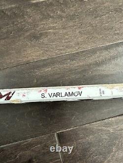 Bâton de gardien de but Semyon Varlamov des Colorado Avalanche utilisé en match, dédicacé.