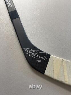 Bâton de hockey Bauer utilisé en 2016 signé par Jonathan Toews avec certificat d'authenticité Beckett RARE