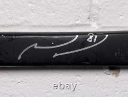 Bâton de hockey utilisé en jeu autographié et signé par Marian Hossa des Blackhawks 23769