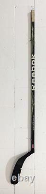Bâton de hockey utilisé en jeu signé par Patrice Bergeron des Boston Bruins 22547