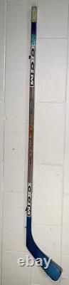 'Bâton de hockey utilisé en match, signé par Vincent Lecavalier, 17431'