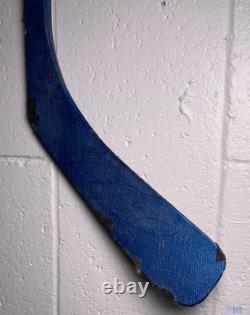 'Bâton de hockey utilisé en match, signé par Vincent Lecavalier, 17431'