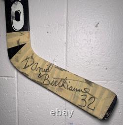 Bâton de hockey utilisé lors du match par Daniel Berthiaume, signé, Ottawa Senators 21188