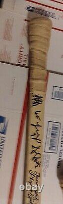 Bâton utilisé en match signé par l'équipe de Ron Francis : une pièce insensée de l'histoire du hockey ? 20 signatures