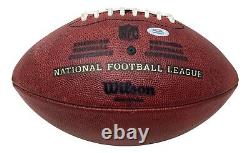 Brett Favre a signé le ballon de football utilisé lors du match des Minnesota Vikings en 2010, avec des statistiques inscrites, certifié par la PSA.