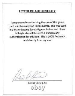 Carlos Correa a signé un autographe sur un maillot d'entraînement utilisé en jeu avec un PSA/DNA 499.
