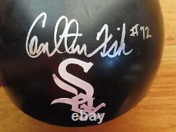 Casque de baseball utilisé par CARLTON FISK No 72, signé par le receveur des CHICAGO WHITE SOX
