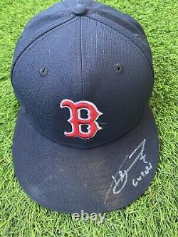 Casquette utilisée par Xander Bogaerts des Boston Red Sox, signée en 2021, excellent état d'utilisation.