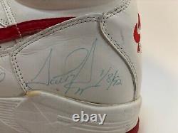 Chaussure Autographiée Utilisée en Match de Scottie Pippen BGS Auth