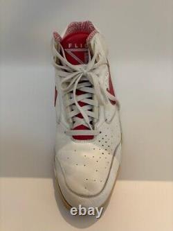 Chaussure Autographiée Utilisée en Match de Scottie Pippen BGS Auth