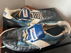 Chaussures de football portées/utilisées et autographiées par Cecil Cooper