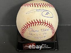 Chris Sale White Sox Auto Signed Game Used Baseball 1st MLB Save MLB Hologram	
 <br/>	   <br/>
  Vente de Chris Sale White Sox balle de baseball utilisée en jeu signée par Chris Sale pour son premier sauvetage en MLB avec le hologramme MLB