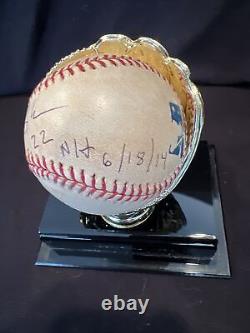 Clayton Kershaw a signé une balle de baseball utilisée lors d'un match sans coup sûr NH le 18/06/14 chez Steiner Sports.