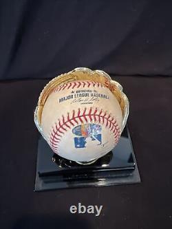 Clayton Kershaw a signé une balle de baseball utilisée lors d'un match sans coup sûr NH le 18/06/14 chez Steiner Sports.