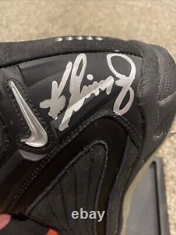 Crampon de jeu authentique utilisé par Ken Griffy Jr. Autographié