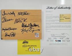 Équipe des Lakers de Showtime signée par Magic Jabbar Worthy sur un plancher utilisé en jeu + 5 PSA BAS COA.