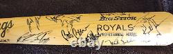 Équipe des Royals de Kansas City de 1991, bat de baseball autographié par Brett/Saberhagen/Gibson avec certificat d'authenticité
