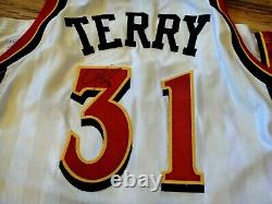Jason Terry Jeu Usé Us Used Signé 1999-2000 Atlanta Hawks Jersey Beckett Cert