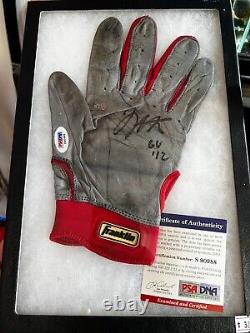 Joey Votto a signé un gant de frappeur utilisé en MLB, avec certificat d'authenticité (COA)