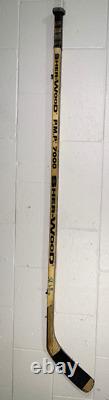 John LeClair a signé un bâton de hockey utilisé lors d'un match 17435