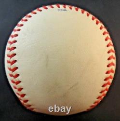 Justin Verlander a signé un ballon de baseball utilisé dans une ligue mineure.