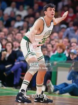 Kevin McHale a signé les chaussures Converse React portées et utilisées lors d'un match des Boston Celtics 22164.